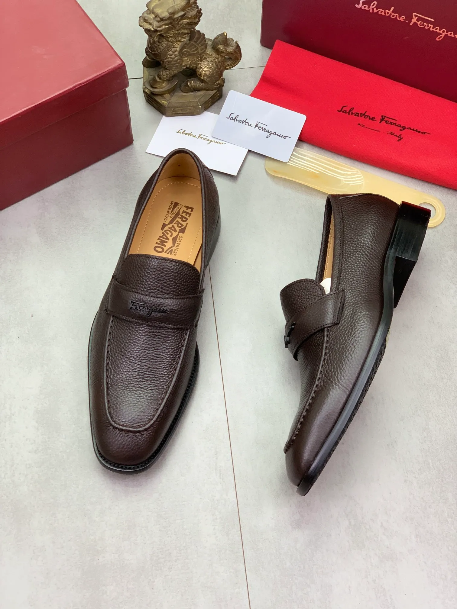 Men's men's shoes💰P460💰[New model]🆘 Water-dyed cow lining [Ferragamo] Ferragamo's latest men's over-the-foot business leather shoes🇨🇳Official website original 1:1 molding💯The first layer is made of Italian imported calfskin➕Luxurious genuine cowhide lining, soft and comfortable🌴High-end atmosphere, the first choice for high-grade men🍍38-45 Black Brown🉑️Select